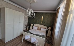 Agatha'S Apartment